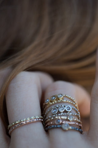 Gold single rough diamond urch band